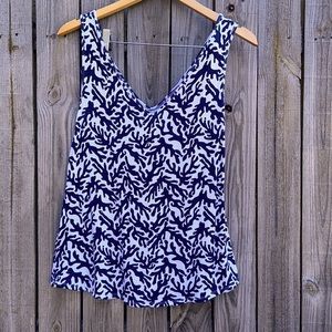 Gently Used Lilly Pulitzer Gigi Tank Top in Navy Treasure and White